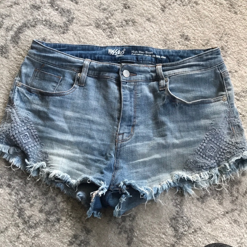 Light wash embroidered denim shorts